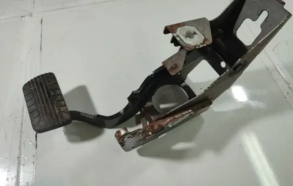 Chevrolet Captiva Clutch pedal KB052900