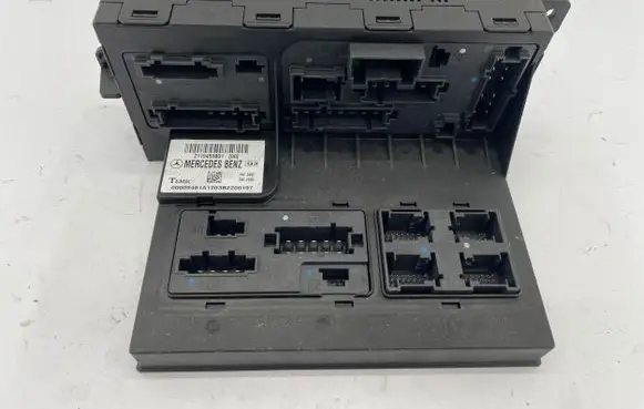 Mercedes-Benz E W211 Fuse module 2115453801 A2115453801