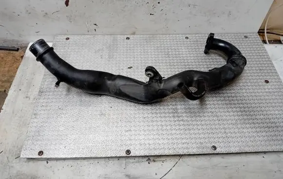 Renault Trafic II (X83) Intercooler hose/pipe 93861384
