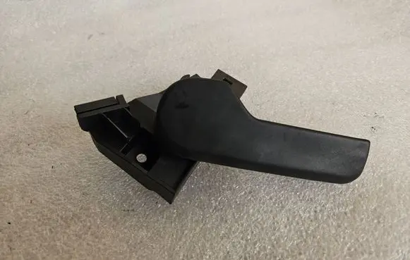 Volkswagen PASSAT B6 Engine bonnet (hood) release handle 1J1823533C 1K1823633