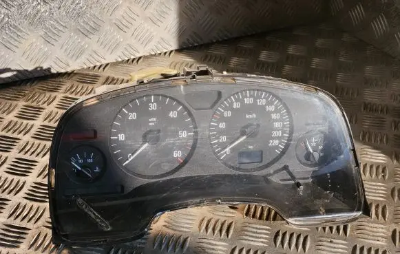 Opel Zafira A Speedometer (instrument cluster) 24461749 110080208