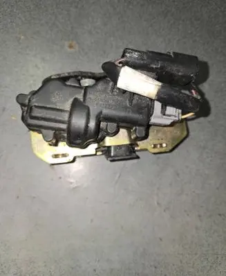 Chrysler Voyager Tailgate/trunk/boot lock/catch/latch 678AA