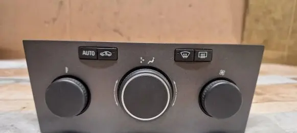 Opel Zafira B Climate control unit 0AM7504C68 901512570000 13168100