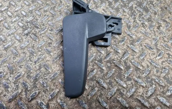 Engine bonnet (hood) release handle