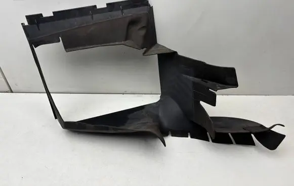 Audi Q7 4L Intercooler air channel guide 4L0117336B