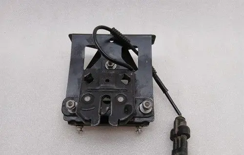Ferrari FF Tailgate/trunk/boot lock/latch/bracket 84076100