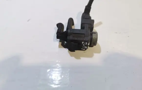 Volkswagen Touareg I Turbo solenoid valve