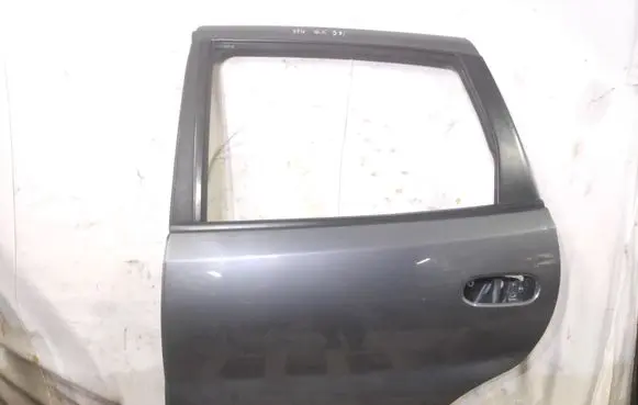 Nissan Almera Tino Rear door