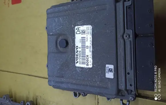 Volvo V70 Engine control unit/module 30729826A