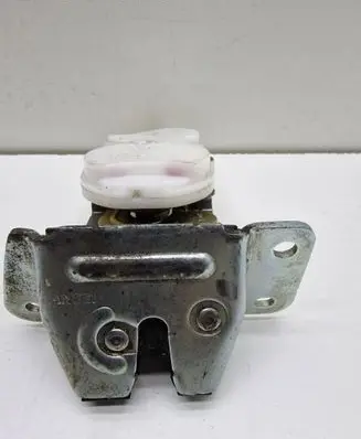 Mitsubishi Grandis Tailgate/trunk/boot lock/catch/latch 05902