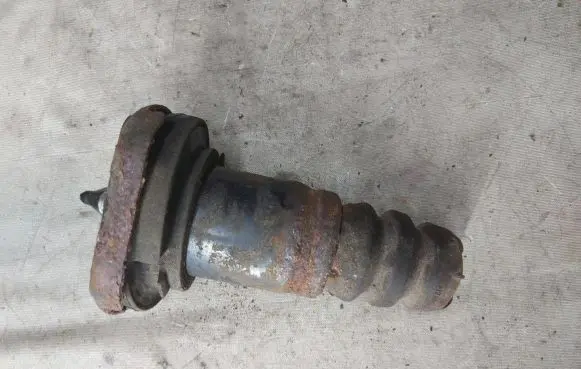Ford Galaxy Rear coil spring rubber mount AG915599AA