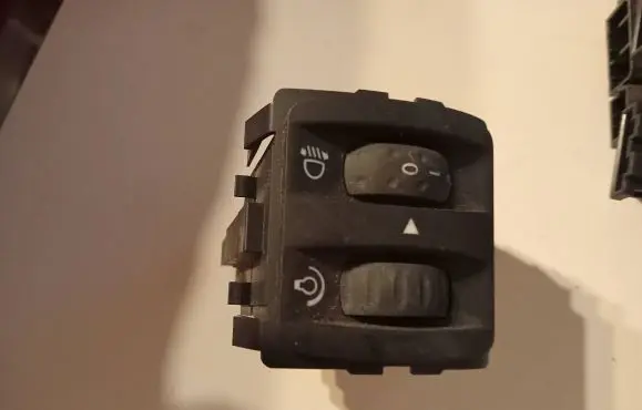 Renault Megane II Headlight level height control switch 8200095495b