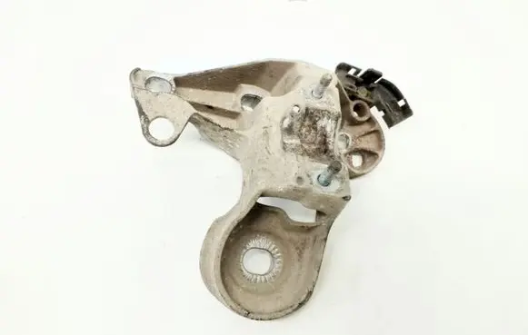 Volkswagen PASSAT B5 Engine mounting bracket 4B0199352