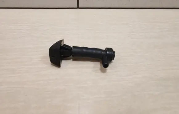 Windshield washer spray nozzle