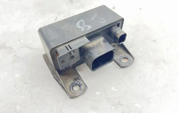 Mercedes-Benz E W211 Glow plug pre-heat relay 0285454032