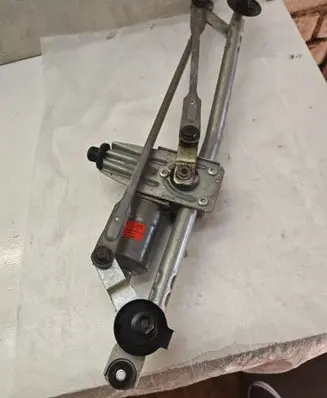 Front wiper linkage and motor