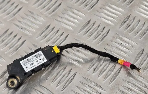Mercedes-Benz C W203 Airbag deployment crash/impact sensor 0018209126 203534002