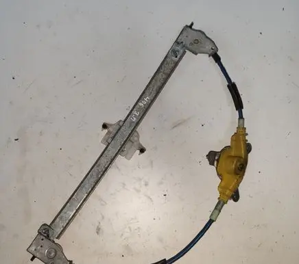 Rear door manual window regulator