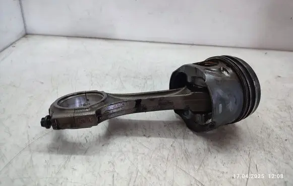 Land Rover Freelander 2 - LR2 Piston with connecting rod