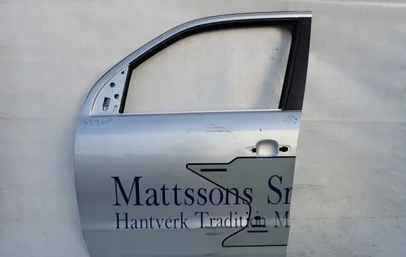 Volkswagen Amarok Front door