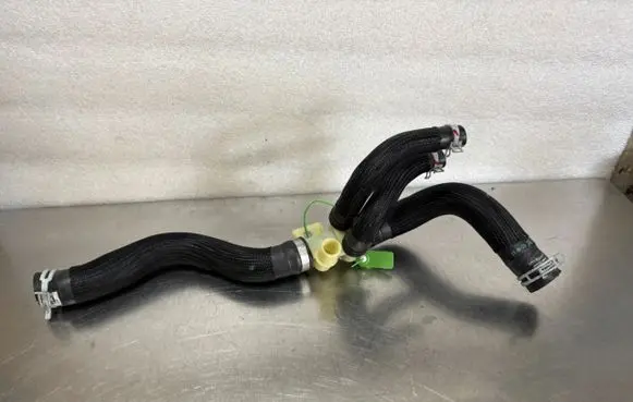 Renault Trafic III (X82) Engine coolant pipe/hose 215032913R
