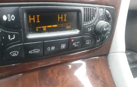 Mercedes-Benz C W203 Climate control unit 2098300285 9140010491 94400083985