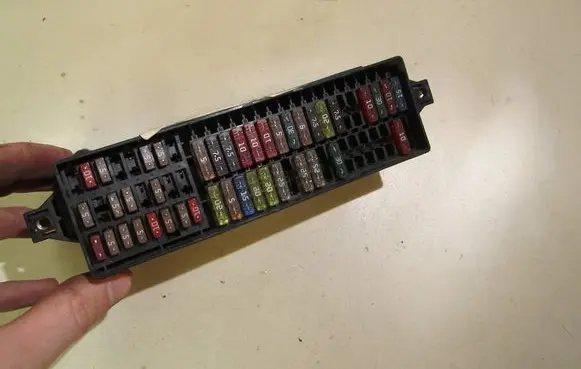 Volkswagen Polo V 6R Fuse module 6R0937615 63596041