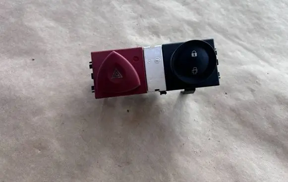 Renault Megane II Hazard light switch 8200095493