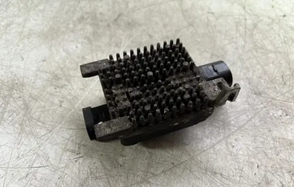 Coolant fan relay