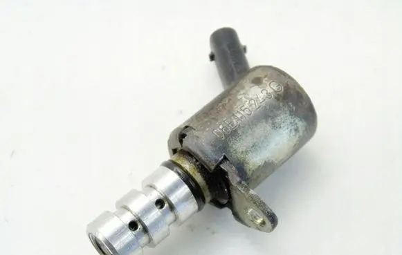 Volkswagen Golf VII Valve oil control 06E115243G