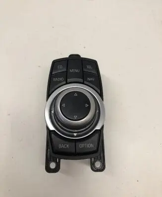 Head unit multimedia control