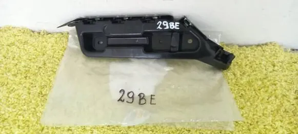 Rear bumper mounting bracket