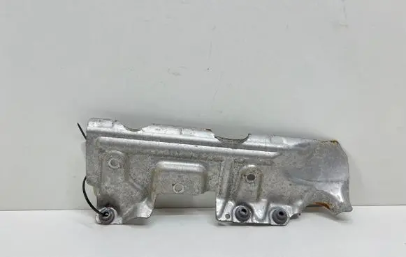 BMW 8 G15 Heat shield in engine bay 8689725