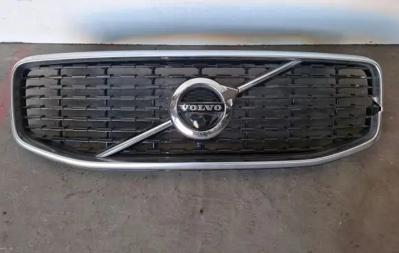 Volvo XC90 Front bumper upper radiator grill 31416623
