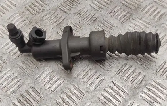 Peugeot 307 Clutch slave cylinder 