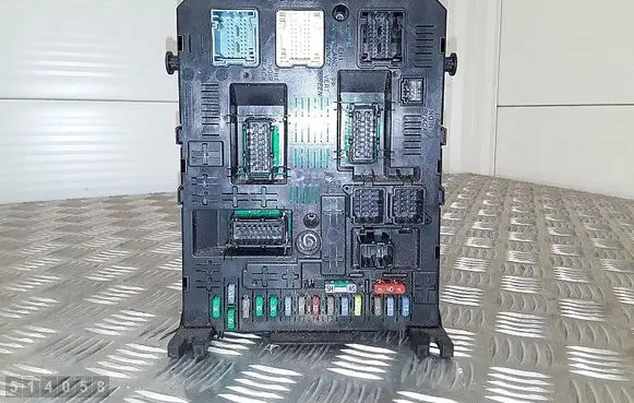 Peugeot Partner Fuse module 281197595