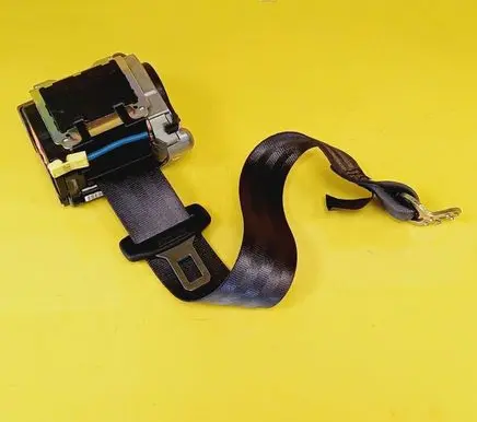 Audi A4 S4 B5 8D Rear seatbelt 8D9857805D
