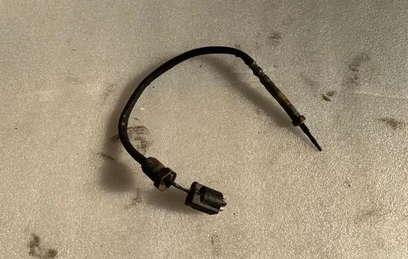 BMW 5 E60 E61 Exhaust gas temperature sensor 7795174