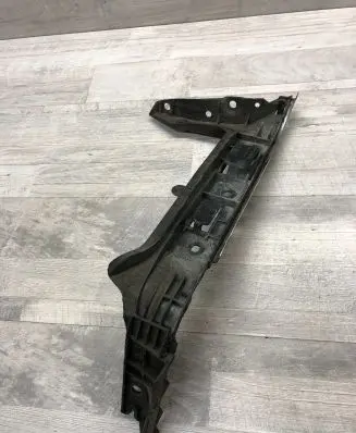 Volkswagen Multivan T5 Rear bumper mounting bracket 7H0807393A
