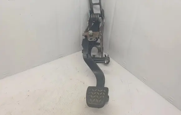 Toyota Yaris Brake pedal 3132152010