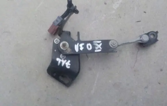 Honda Civic X Headlight/headlamp level sensor 8K2211