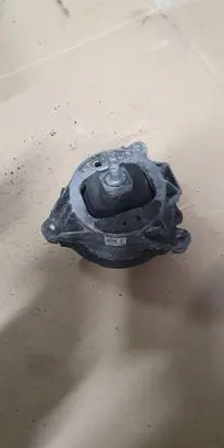 BMW 1 F20 F21 Engine mount bracket 6787657
