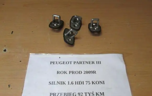 Peugeot Partner Front door lock loop/hook striker 9680516980
