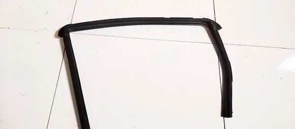 Nissan Note (E11) Rubber seal rear door 
