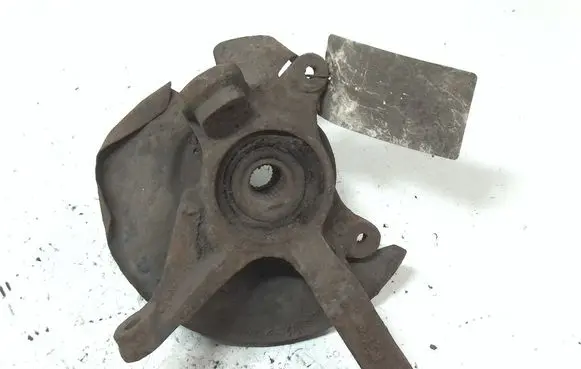 Nissan Sunny Front wheel hub spindle knuckle 