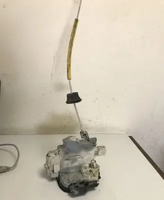 Audi A4 S4 B7 8E 8H Front door lock 8E1837016AA