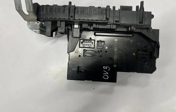 Mercedes-Benz C W204 SAM control unit a2049060305