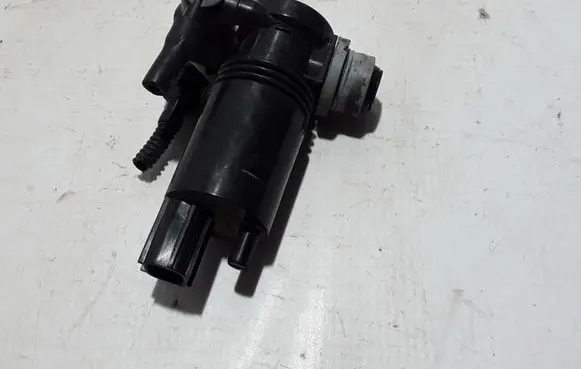 Volvo V40 Windscreen/windshield washer pump 170428C