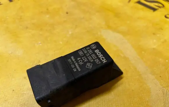 Renault Koleos II Glow plug pre-heat relay 110675191R