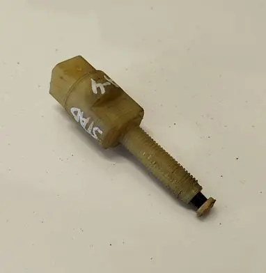 Volkswagen PASSAT B5 Brake pedal sensor switch 4A0945515A